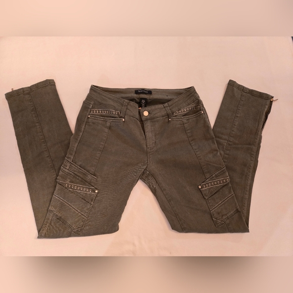 White House Black Market - Green The Slim Cargo Jeans - (6R) - Picture 3 of 6